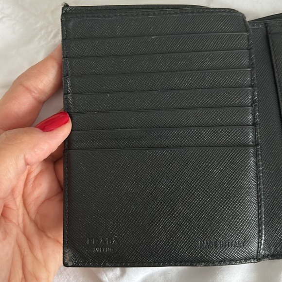 Prada Wallet - Picture 5 of 9